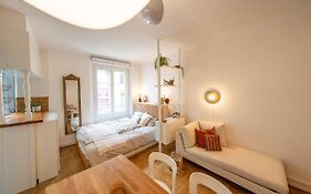 Beautiful Central Apartment Steps From Lake And Water Jet